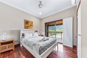 Sescape holiday home in Airlie Beach is pet friendly