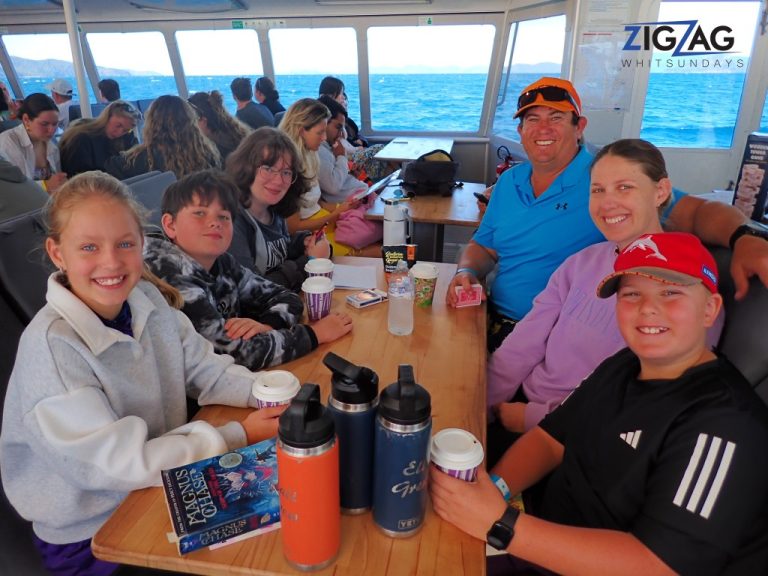 Travelling with children on zigzag whitsundays (11) (medium) Family sitting at the tables on super flyer zigzag whitsundays