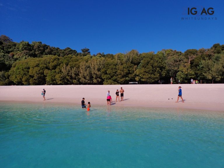 Clear waters and blue skies at south whitehaven beach